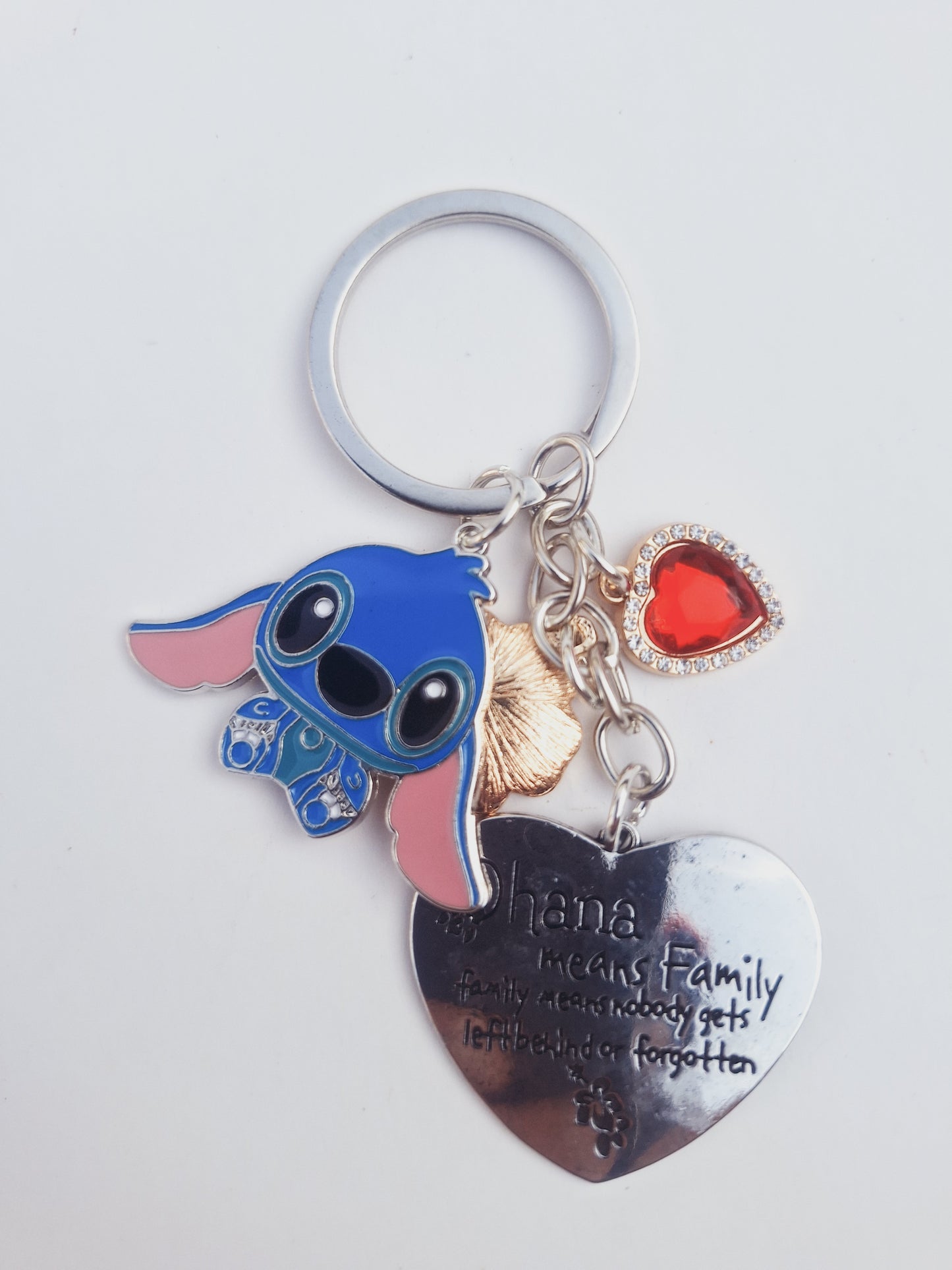 Tiernos llaveros de Stitch con medalla y perlas