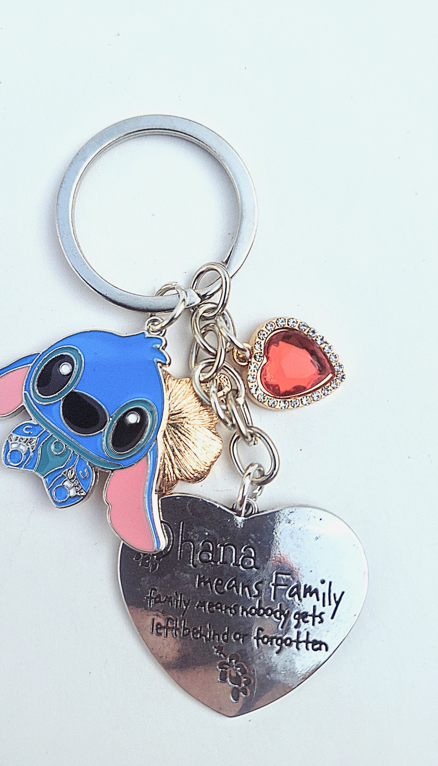 Tiernos llaveros de Stitch con medalla y perlas