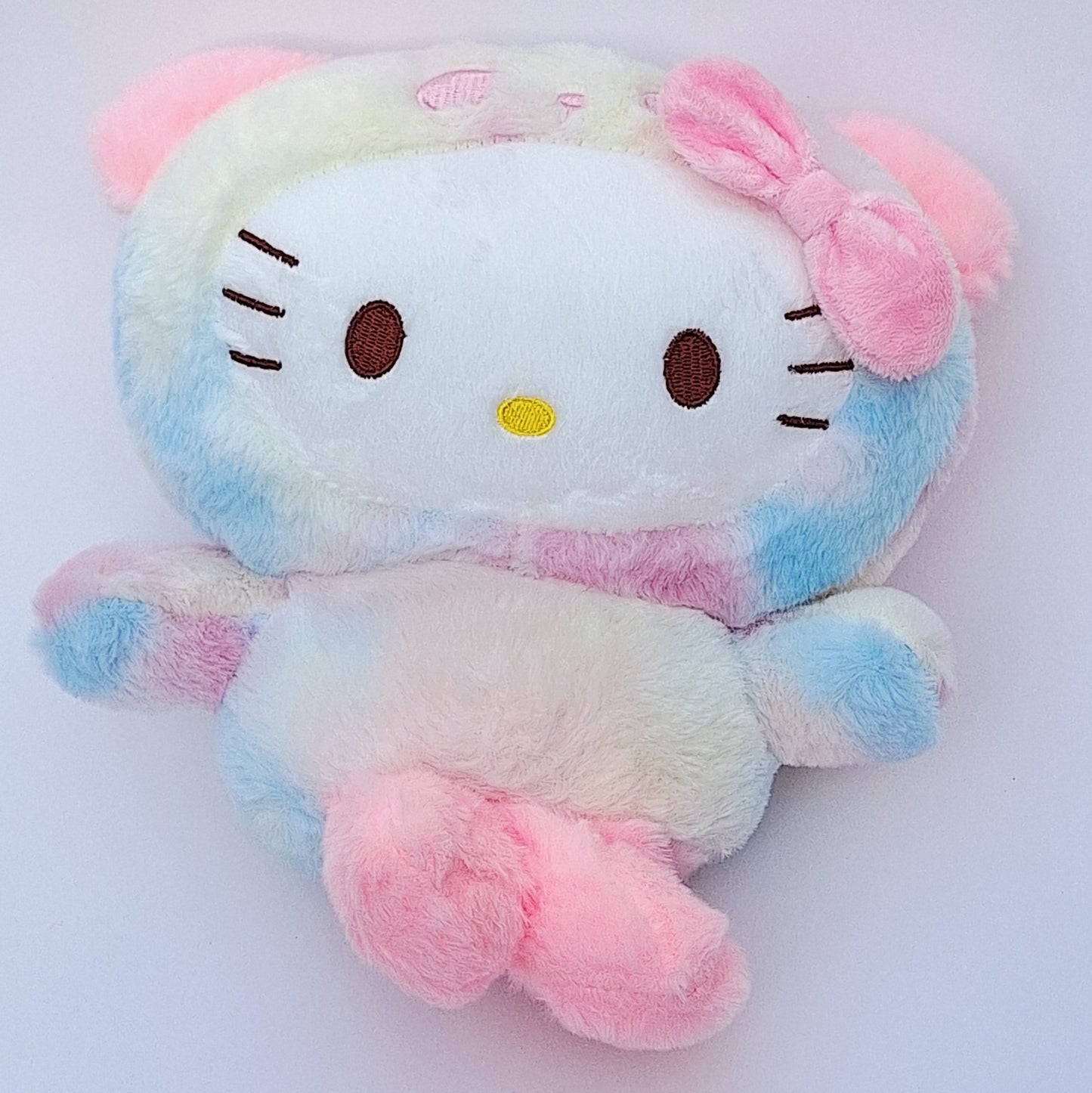 Peluche Hello Kitty Arcoíris - Pastel, suave y abrazable