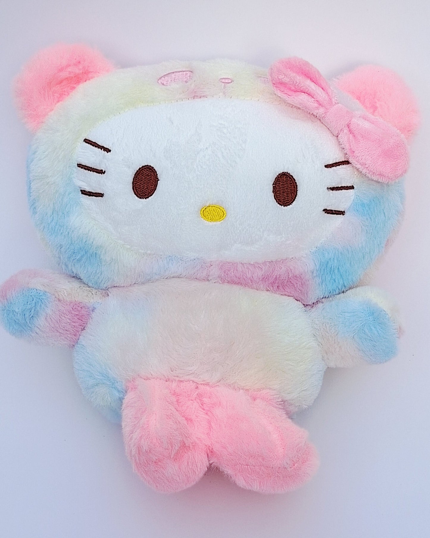 Peluche Hello Kitty Arcoíris - Pastel, suave y abrazable