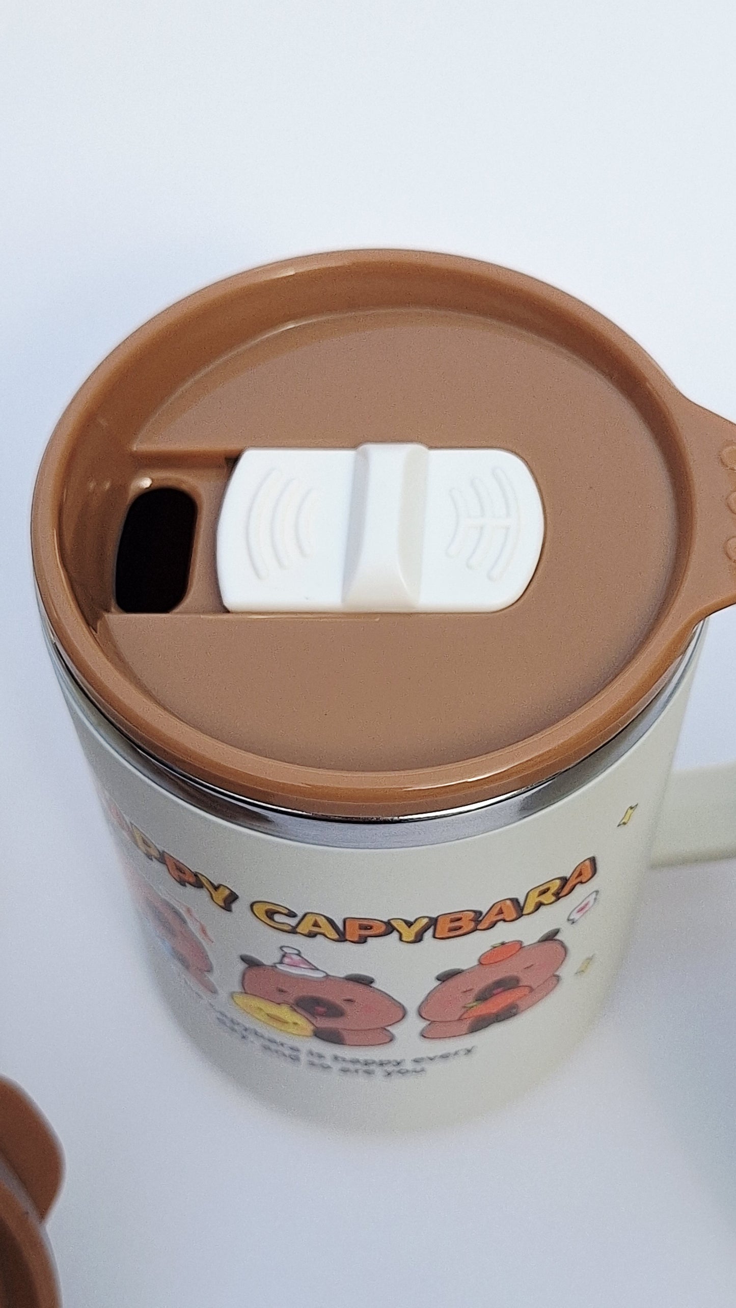 Tazón de acero inoxidable con tapa – 410 ml diseño Happy Capybara