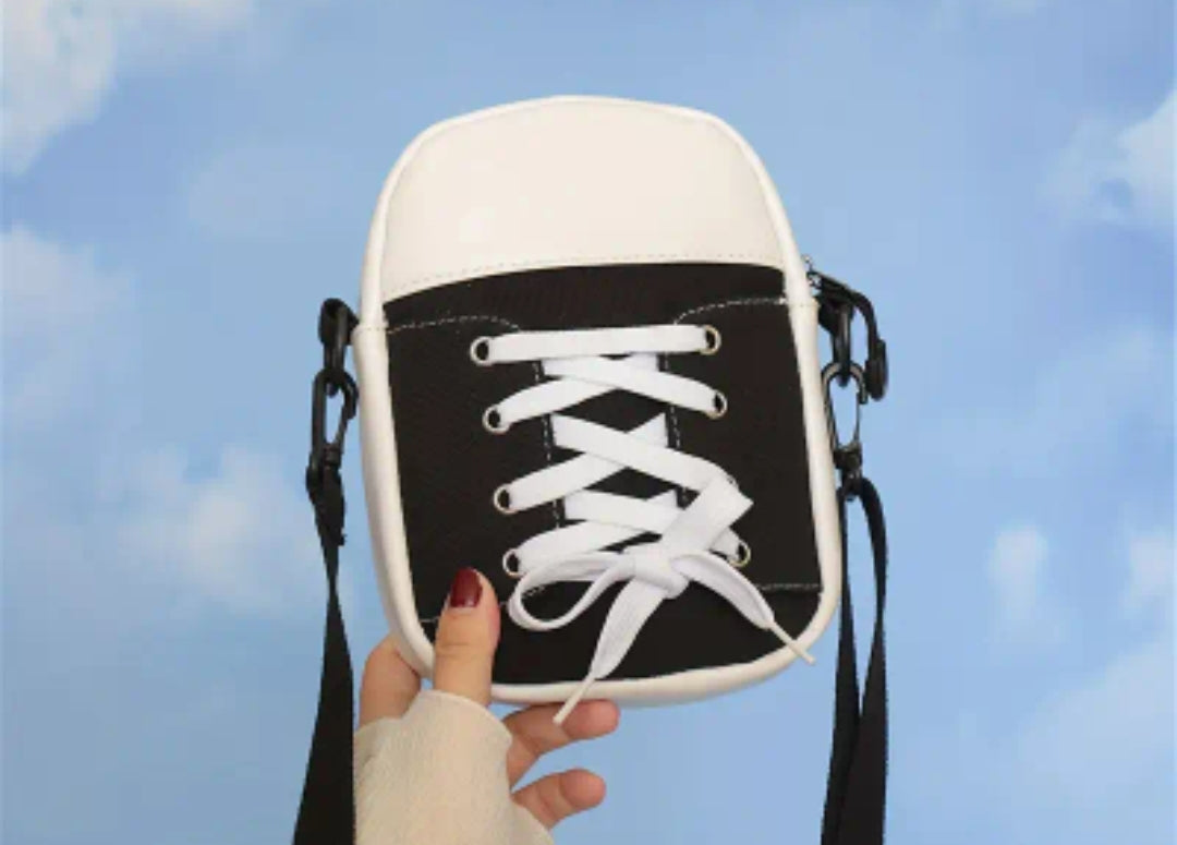 Bolso bandolera diseño zapatilla – Negro