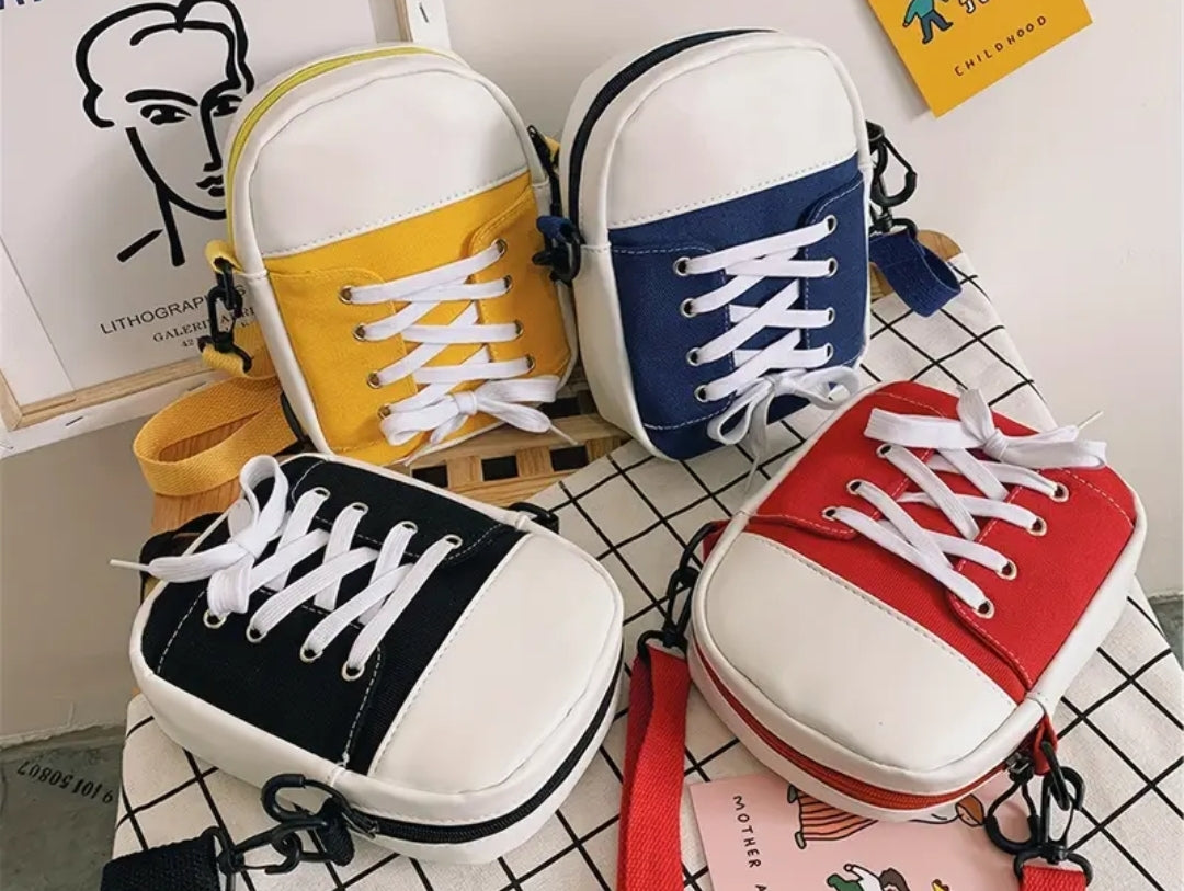 Bolso bandolera diseño zapatilla – Negro