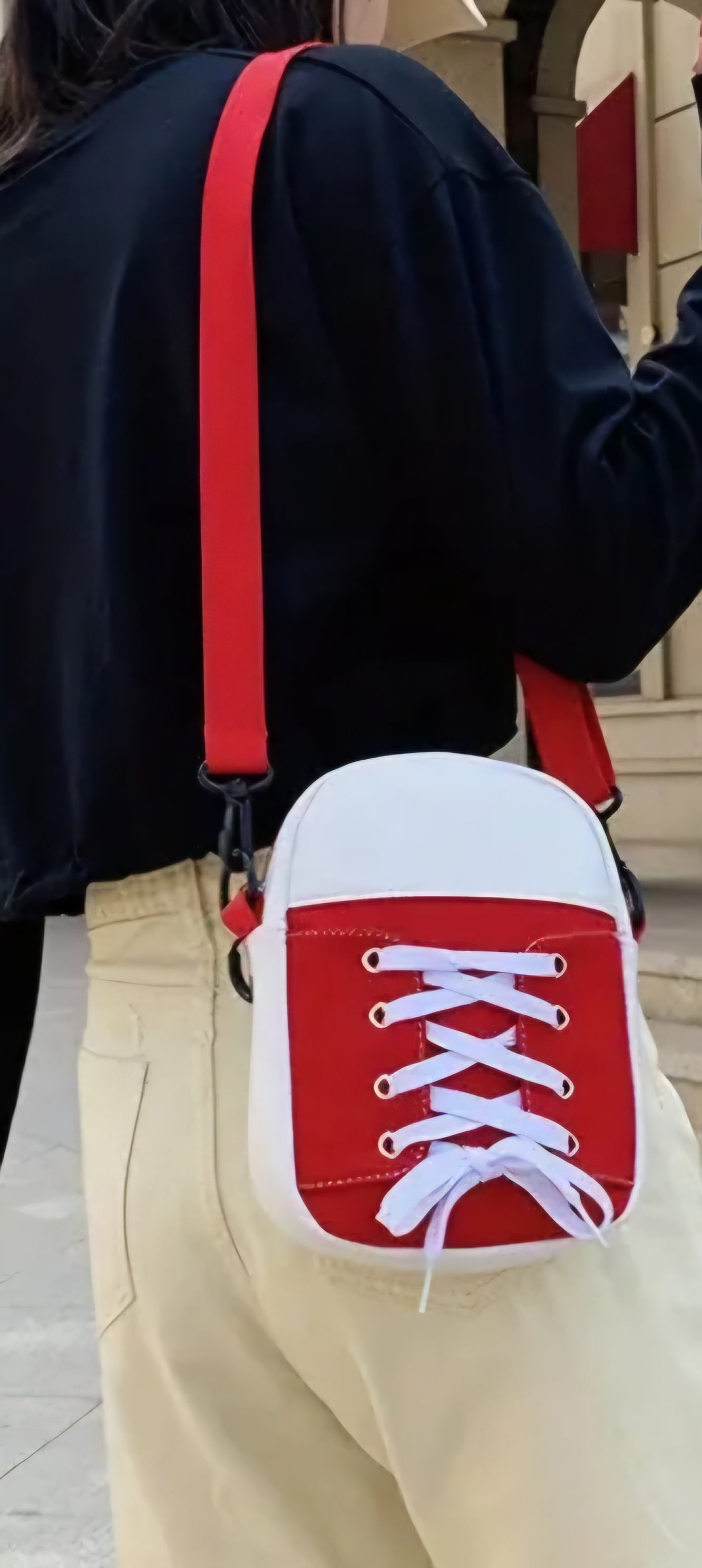 Bolso bandolera diseño zapatilla – Negro