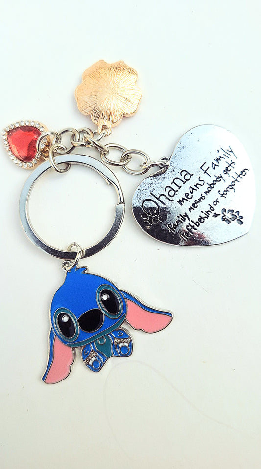 Tiernos llaveros de Stitch con medalla y perlas