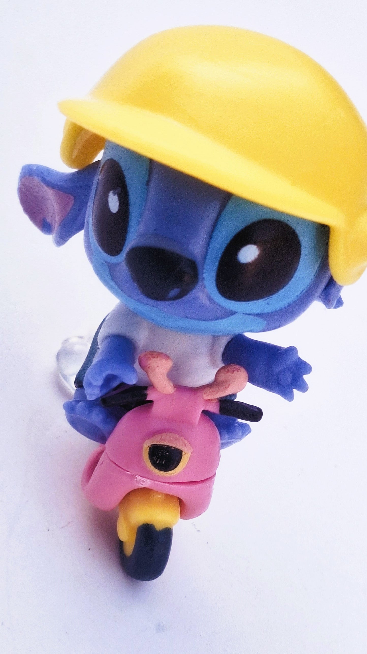 Figura Stitch con accesorio; Scooter; Coleccionables