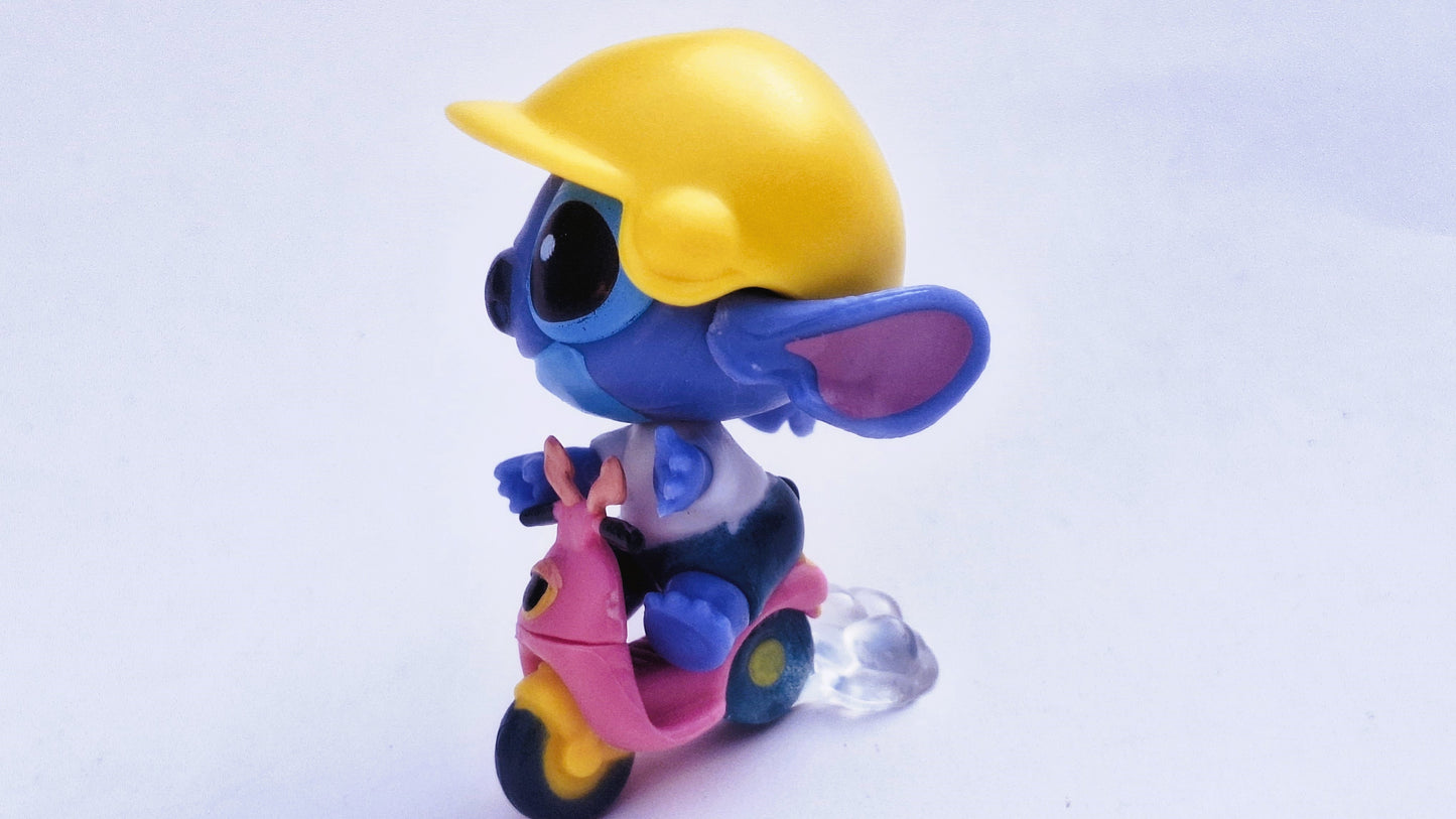 Figura Stitch con accesorio; Scooter; Coleccionables