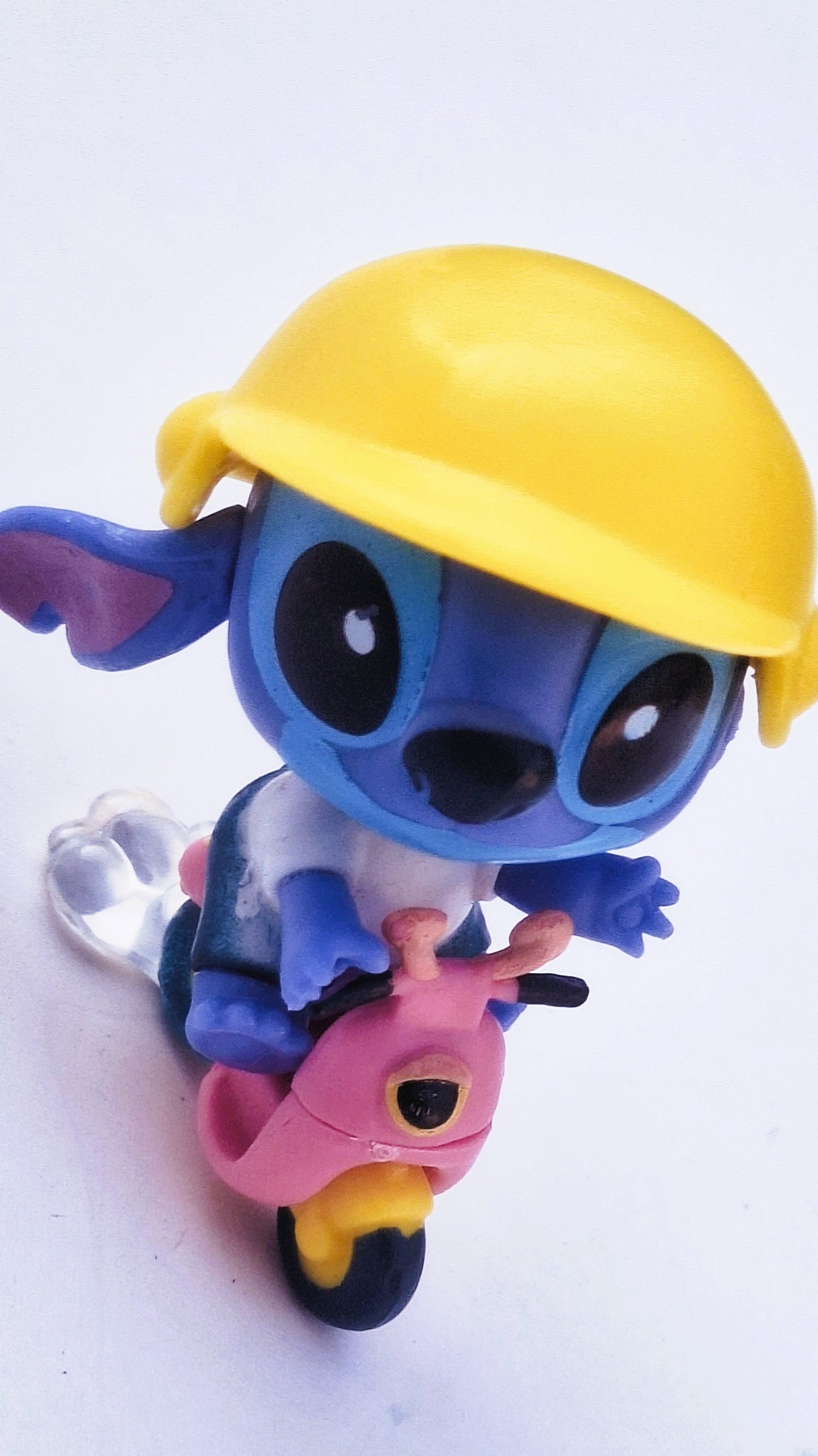Figura Stitch con accesorio; Scooter; Coleccionables