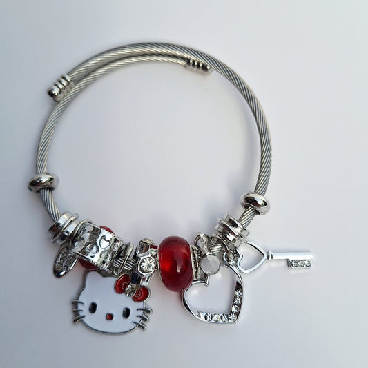 Pulsera estilo Pandora de Hello Kitty con charms rojos